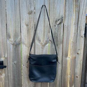 Vintage Coach 4153 Shoulder Pocket Gold Hardware Leather Black